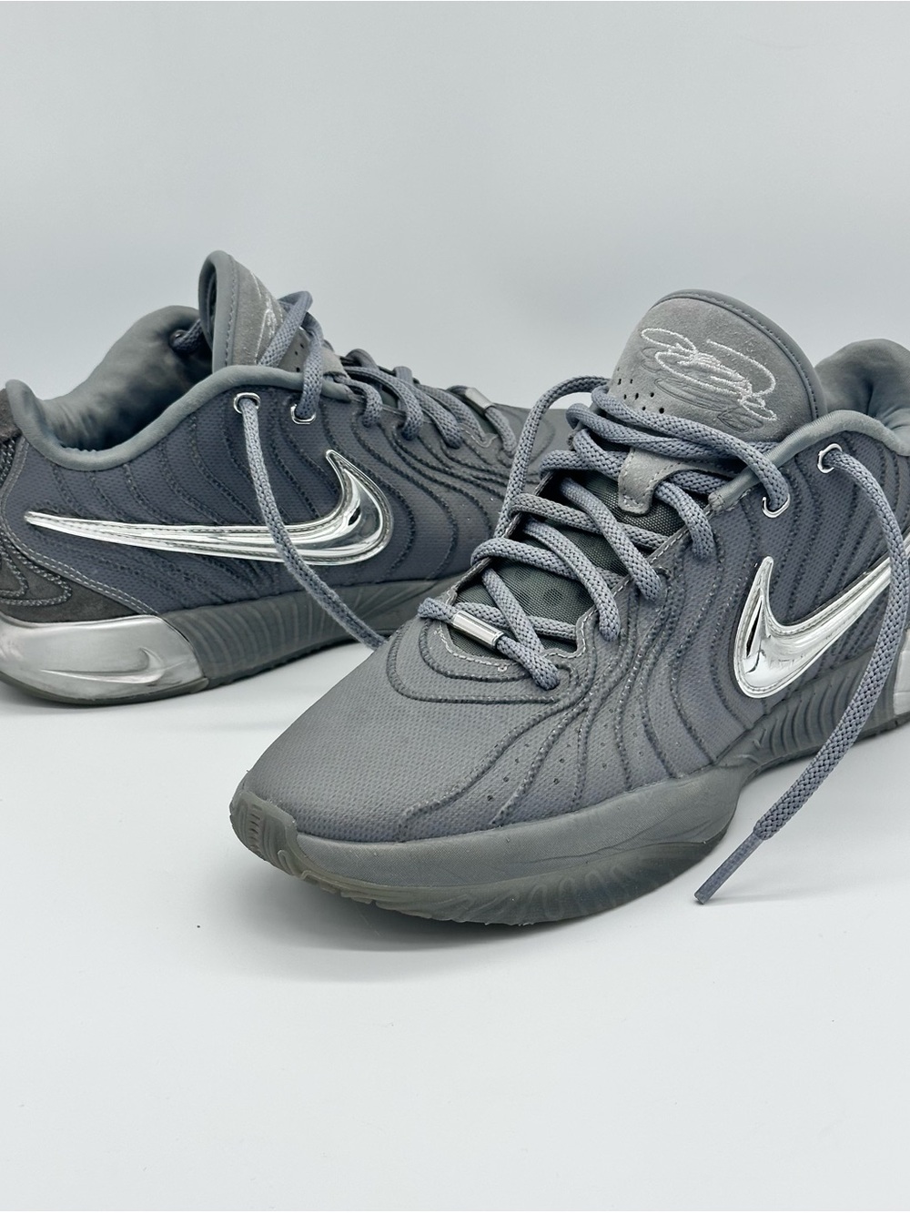 Size 9.5 - Nike LeBron 21 Cool Grey Silver HF5353-001 Basketball Shoes Men
